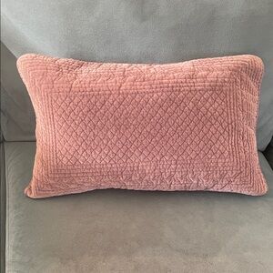 Quilted decorative pillow in a purple/mauve color
